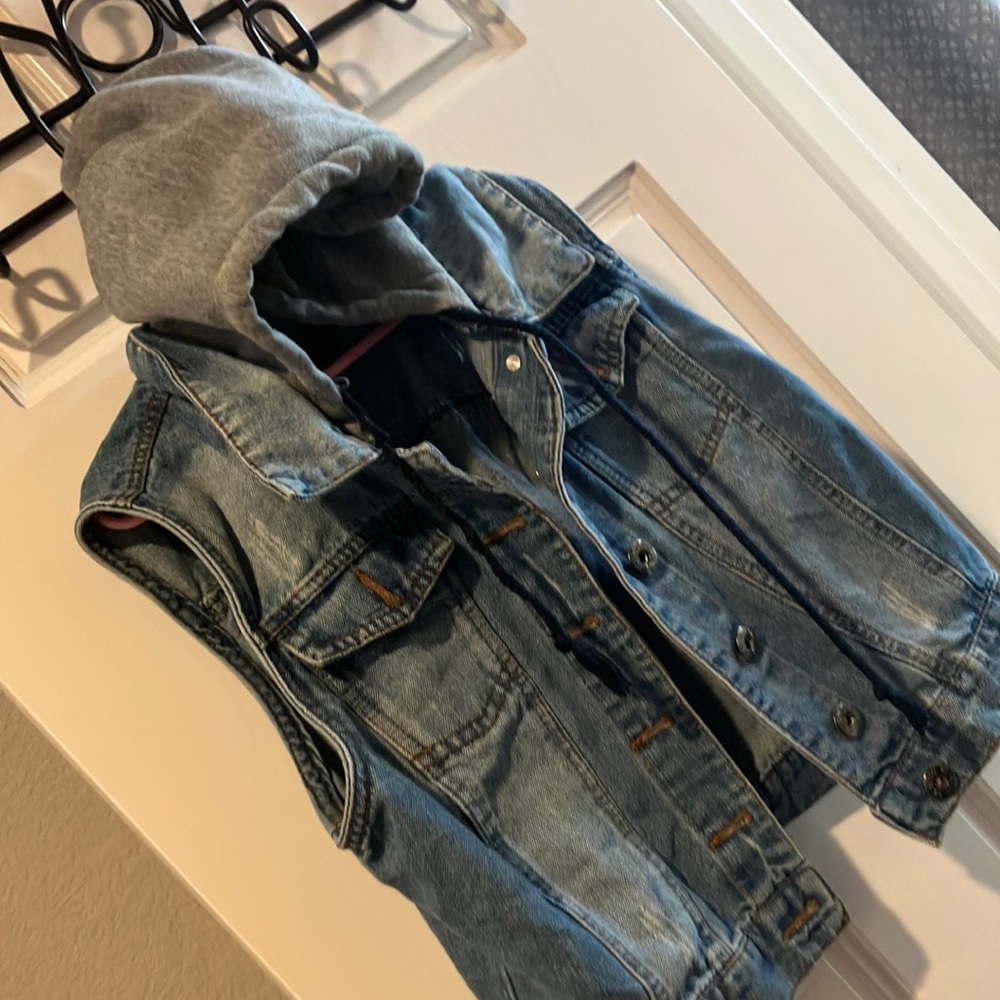 Denim vest w hoodie